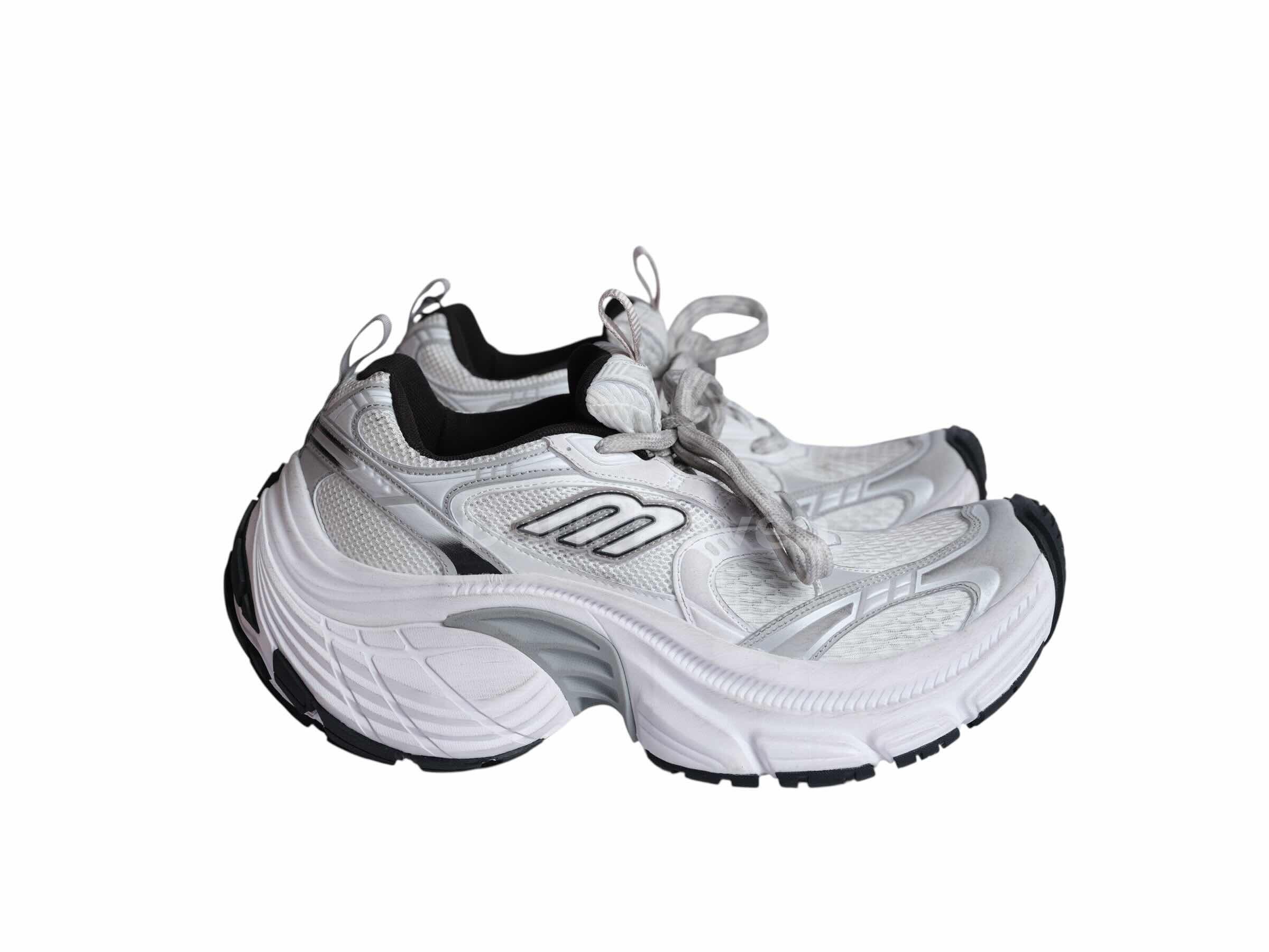 10XL Sneakers White/Grey — Dark Haven