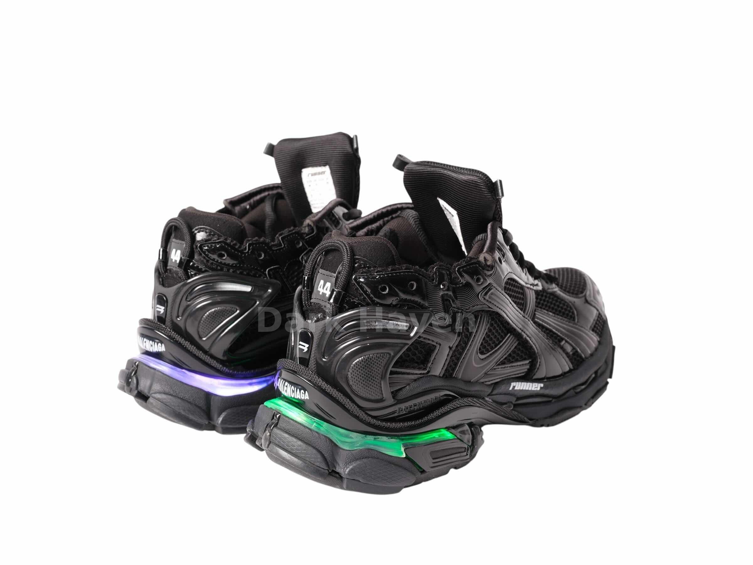 Runner LED Black 2026