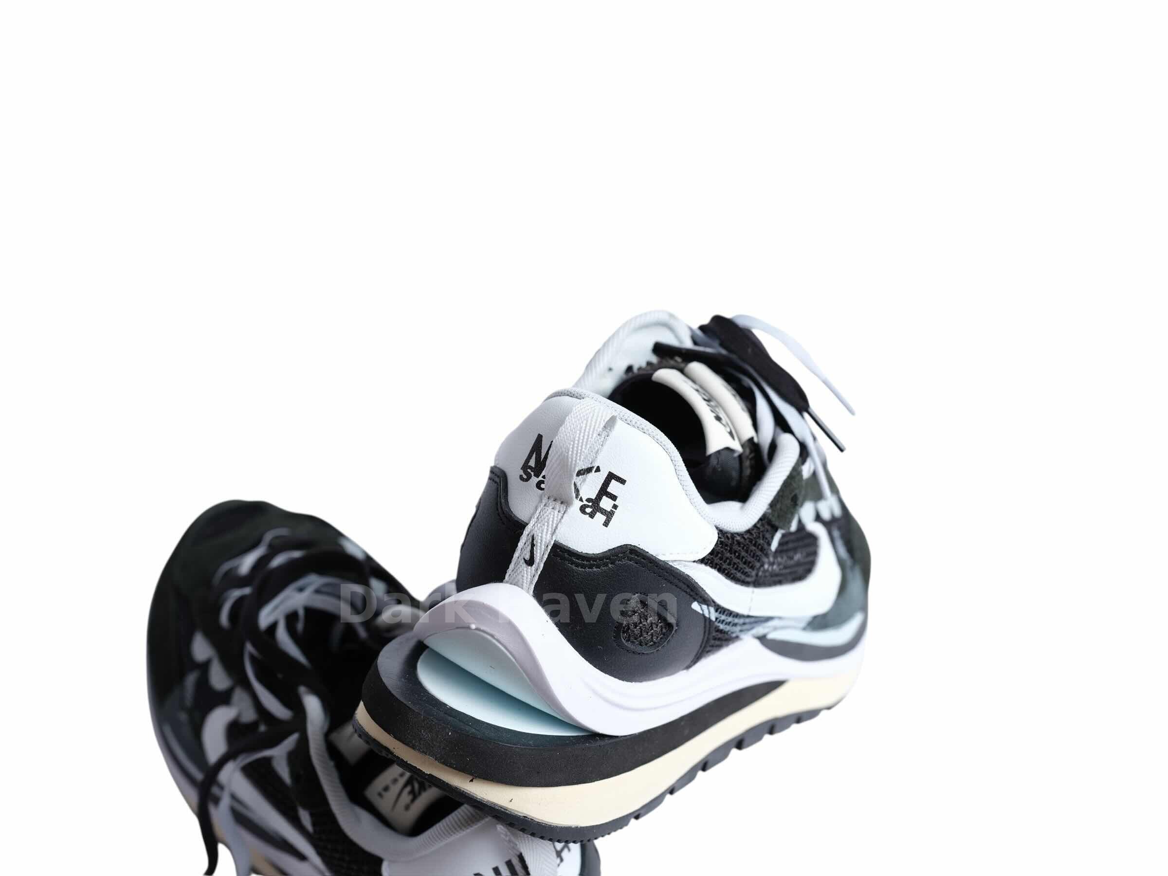 Nike x Sacai VaporWaffle Black / White