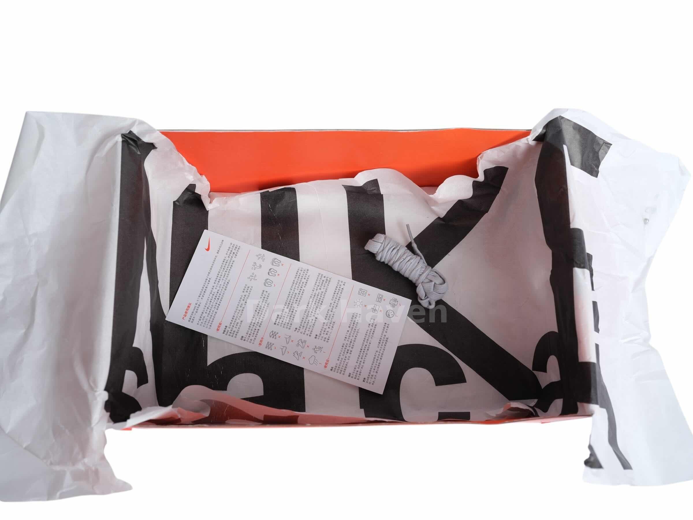Nike x Sacai VaporWaffle Black / White